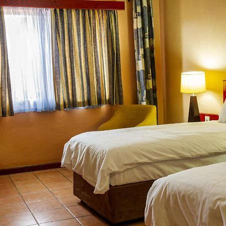 M'Kango Golfview Hotel Lusaka Bagian luar foto