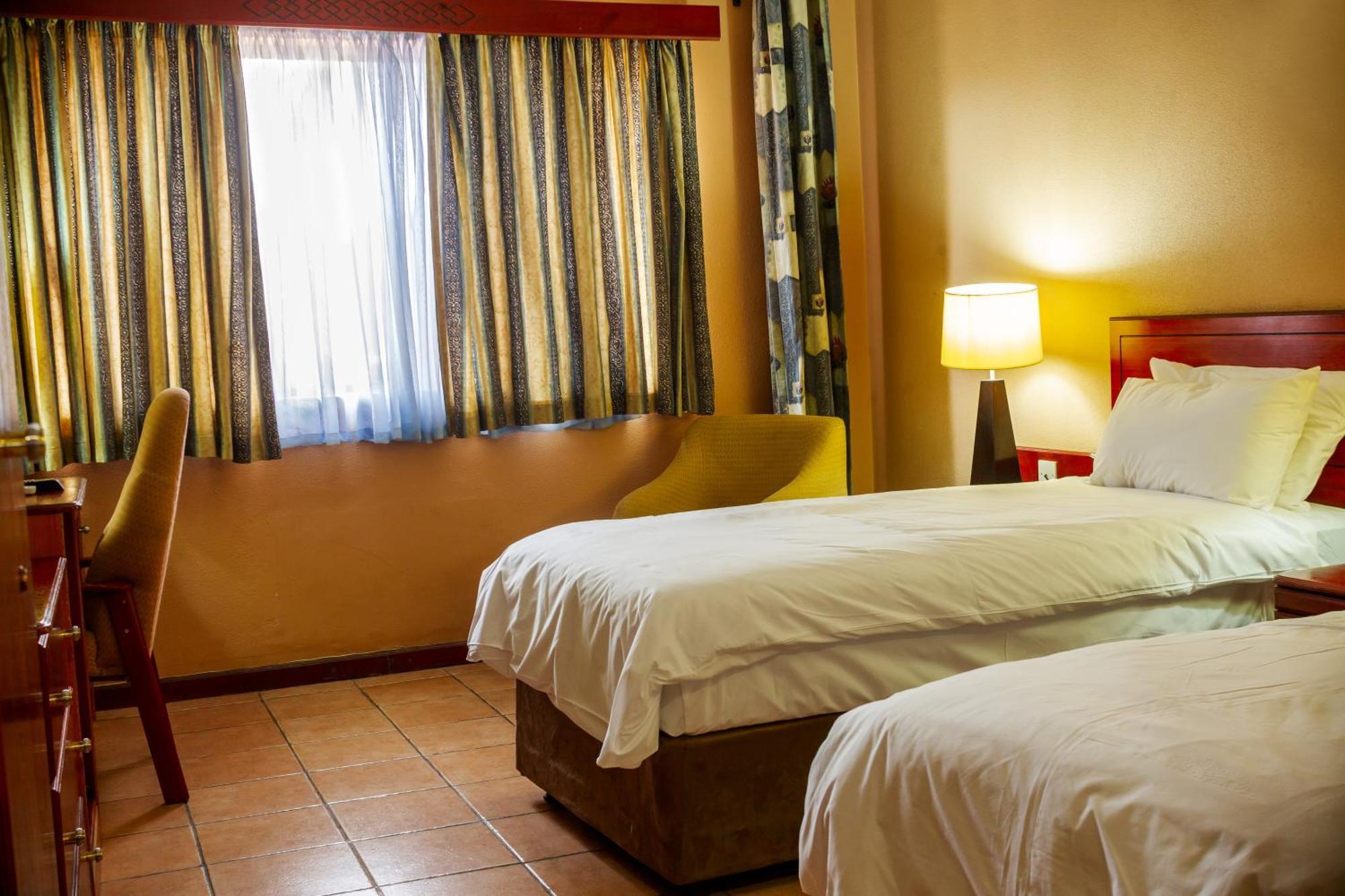 M'Kango Golfview Hotel Lusaka Bagian luar foto