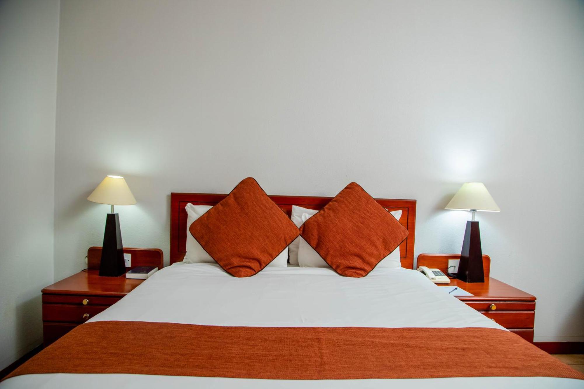 M'Kango Golfview Hotel Lusaka Bagian luar foto