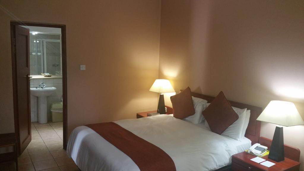 M'Kango Golfview Hotel Lusaka Bagian luar foto