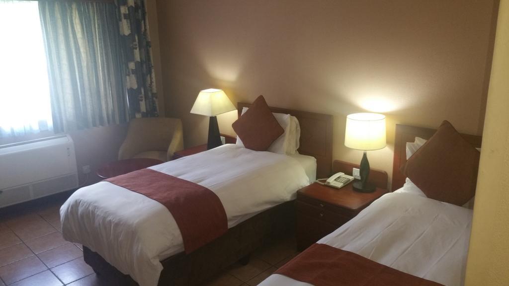 M'Kango Golfview Hotel Lusaka Bagian luar foto