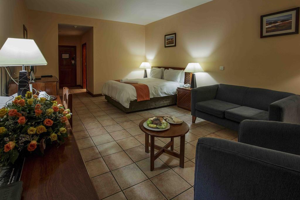 M'Kango Golfview Hotel Lusaka Bagian luar foto