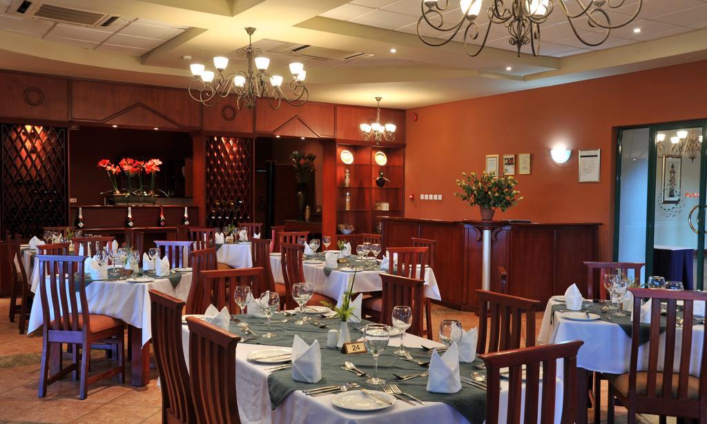 M'Kango Golfview Hotel Lusaka Bagian luar foto