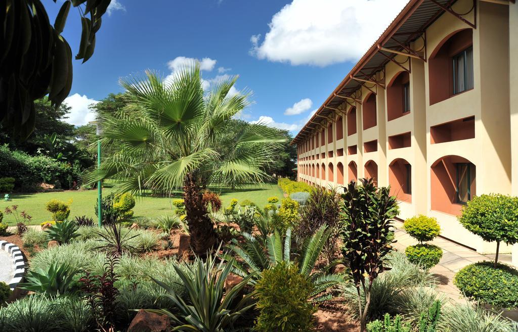M'Kango Golfview Hotel Lusaka Bagian luar foto