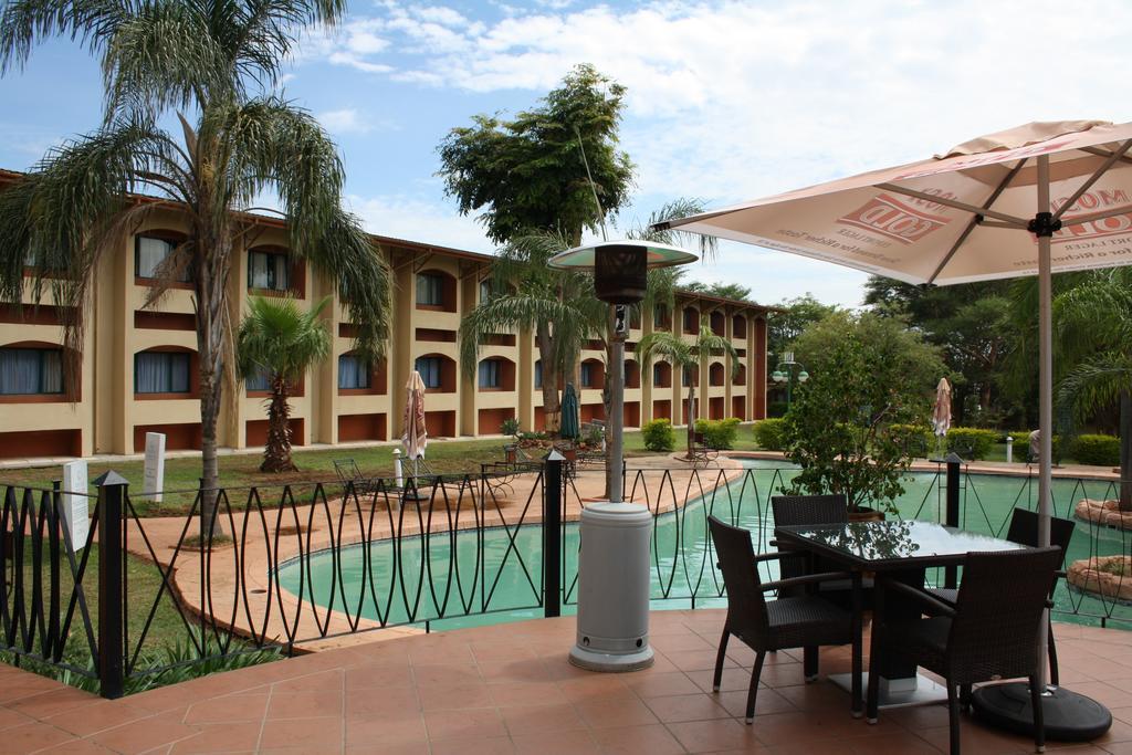 M'Kango Golfview Hotel Lusaka Bagian luar foto