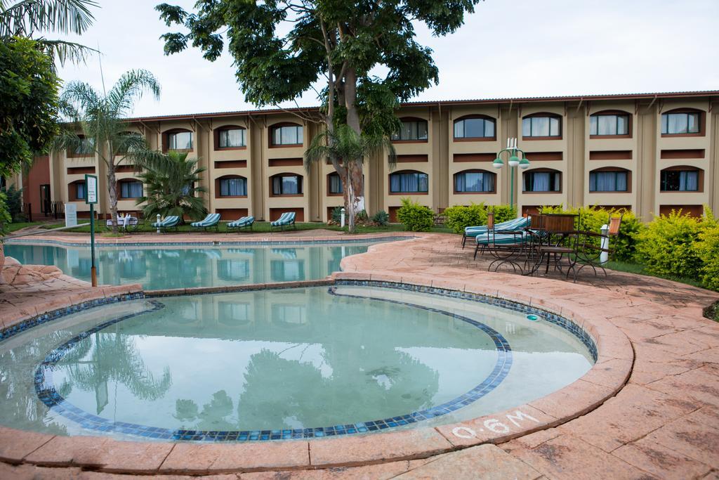 M'Kango Golfview Hotel Lusaka Bagian luar foto