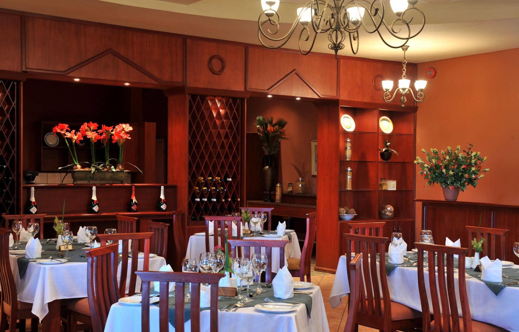 M'Kango Golfview Hotel Lusaka Bagian luar foto
