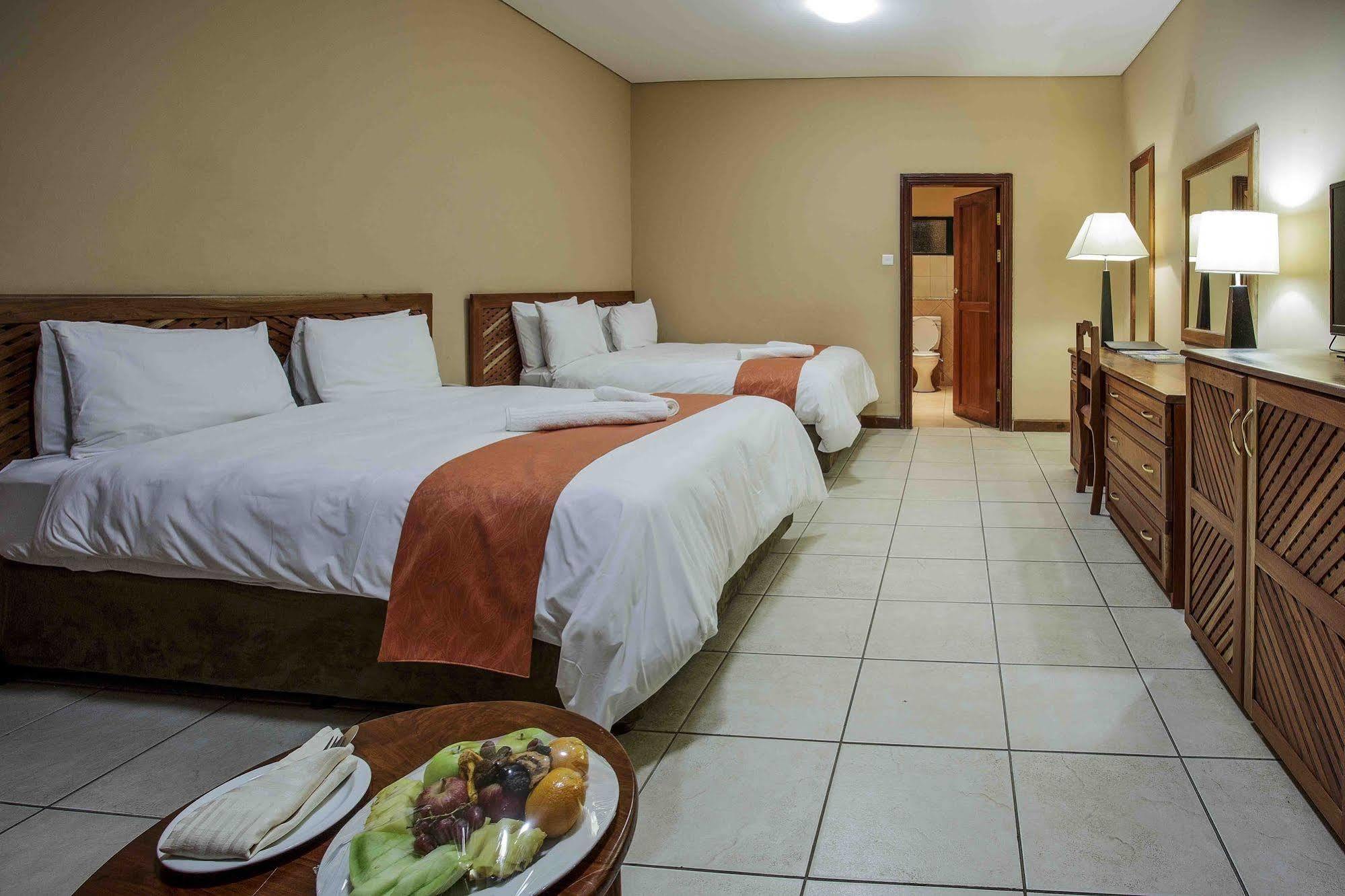M'Kango Golfview Hotel Lusaka Bagian luar foto