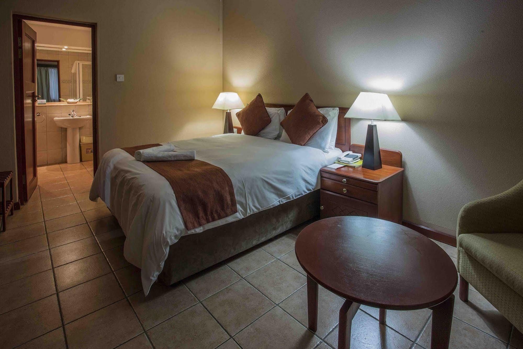 M'Kango Golfview Hotel Lusaka Bagian luar foto