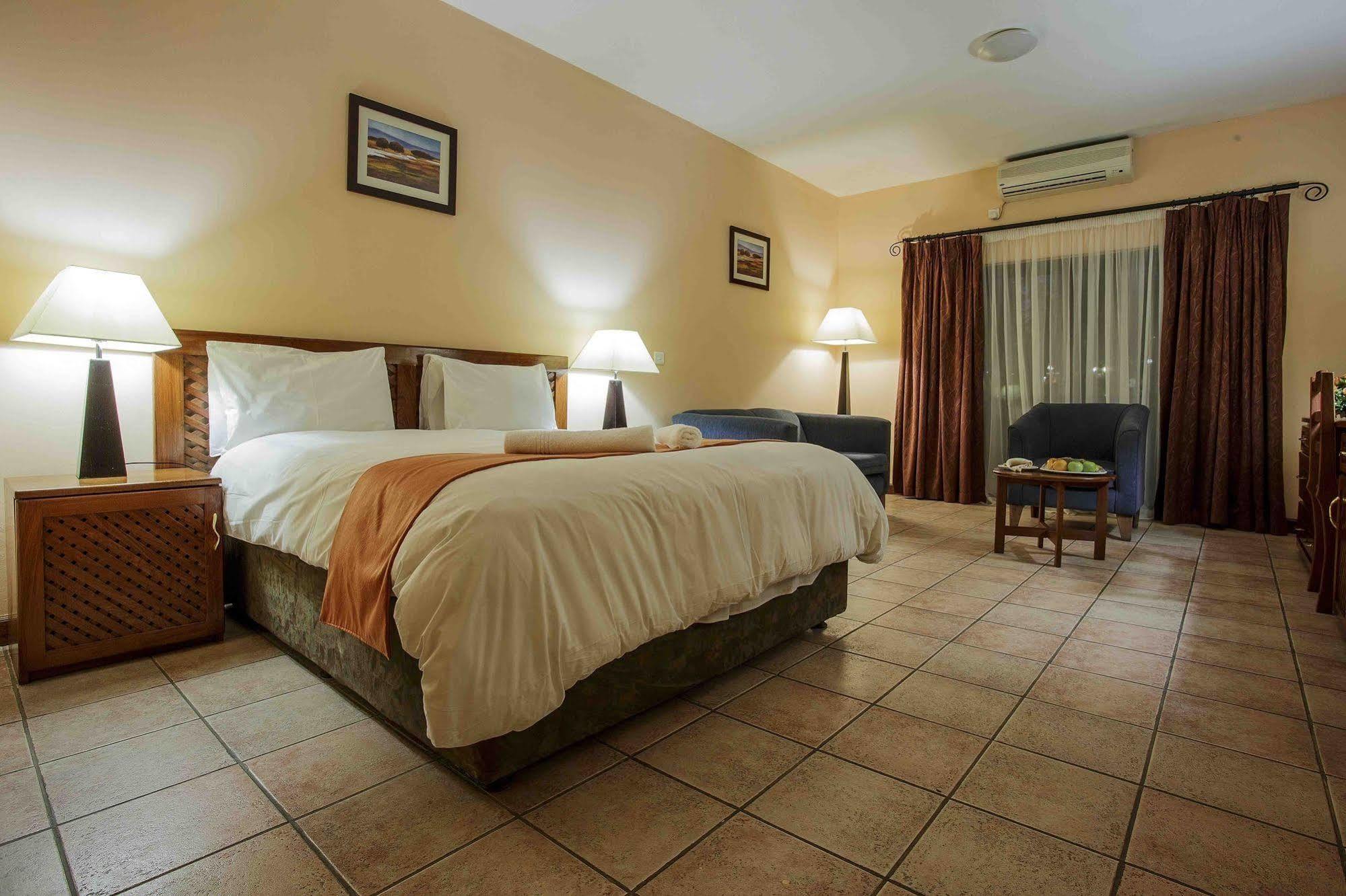 M'Kango Golfview Hotel Lusaka Bagian luar foto