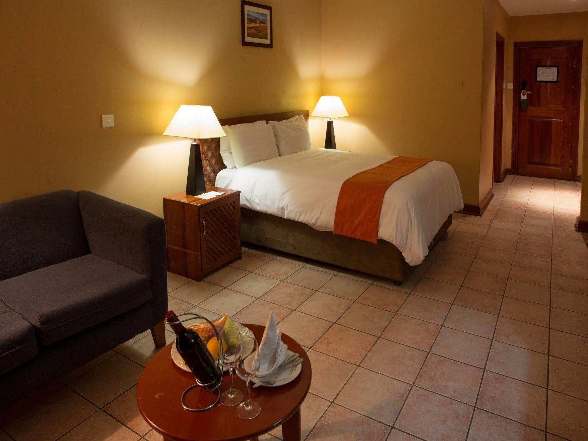M'Kango Golfview Hotel Lusaka Bagian luar foto
