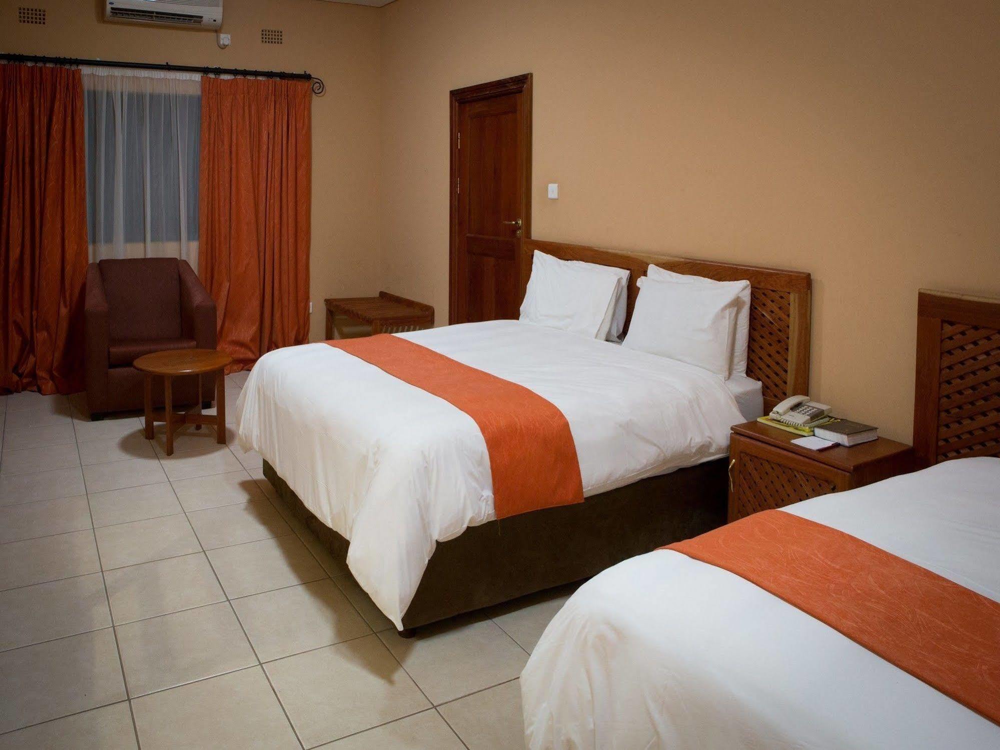 M'Kango Golfview Hotel Lusaka Bagian luar foto