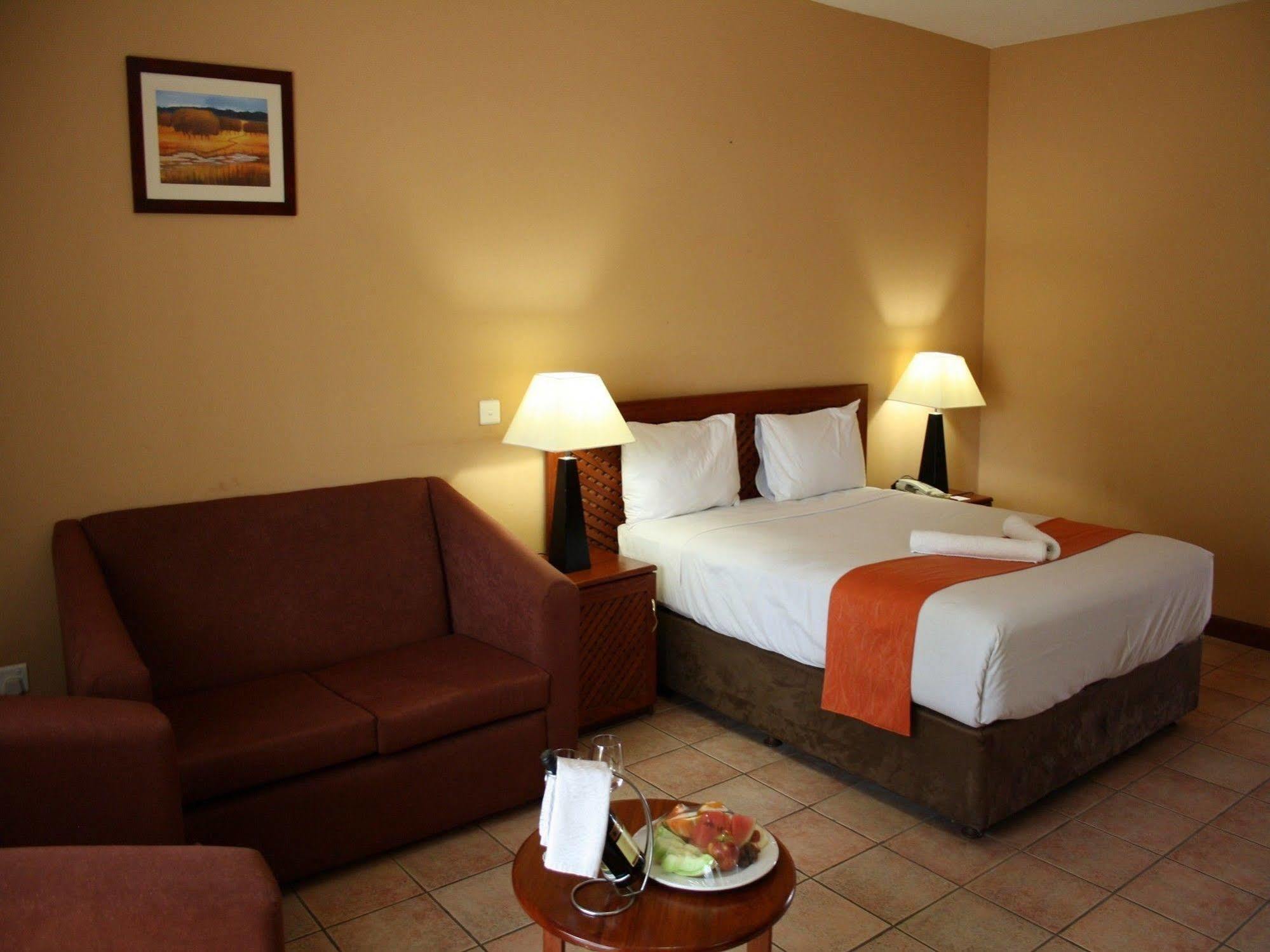 M'Kango Golfview Hotel Lusaka Bagian luar foto