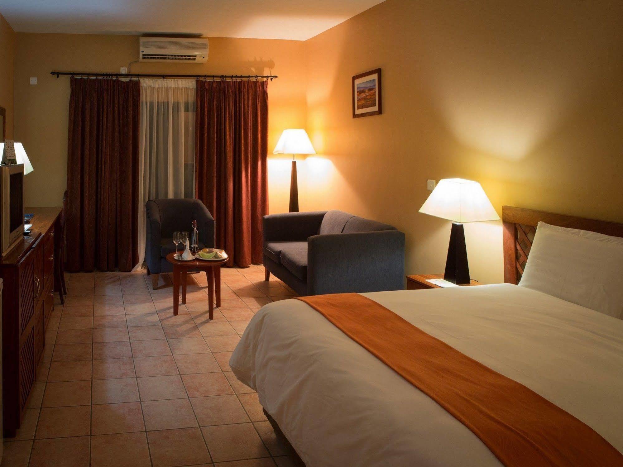 M'Kango Golfview Hotel Lusaka Bagian luar foto