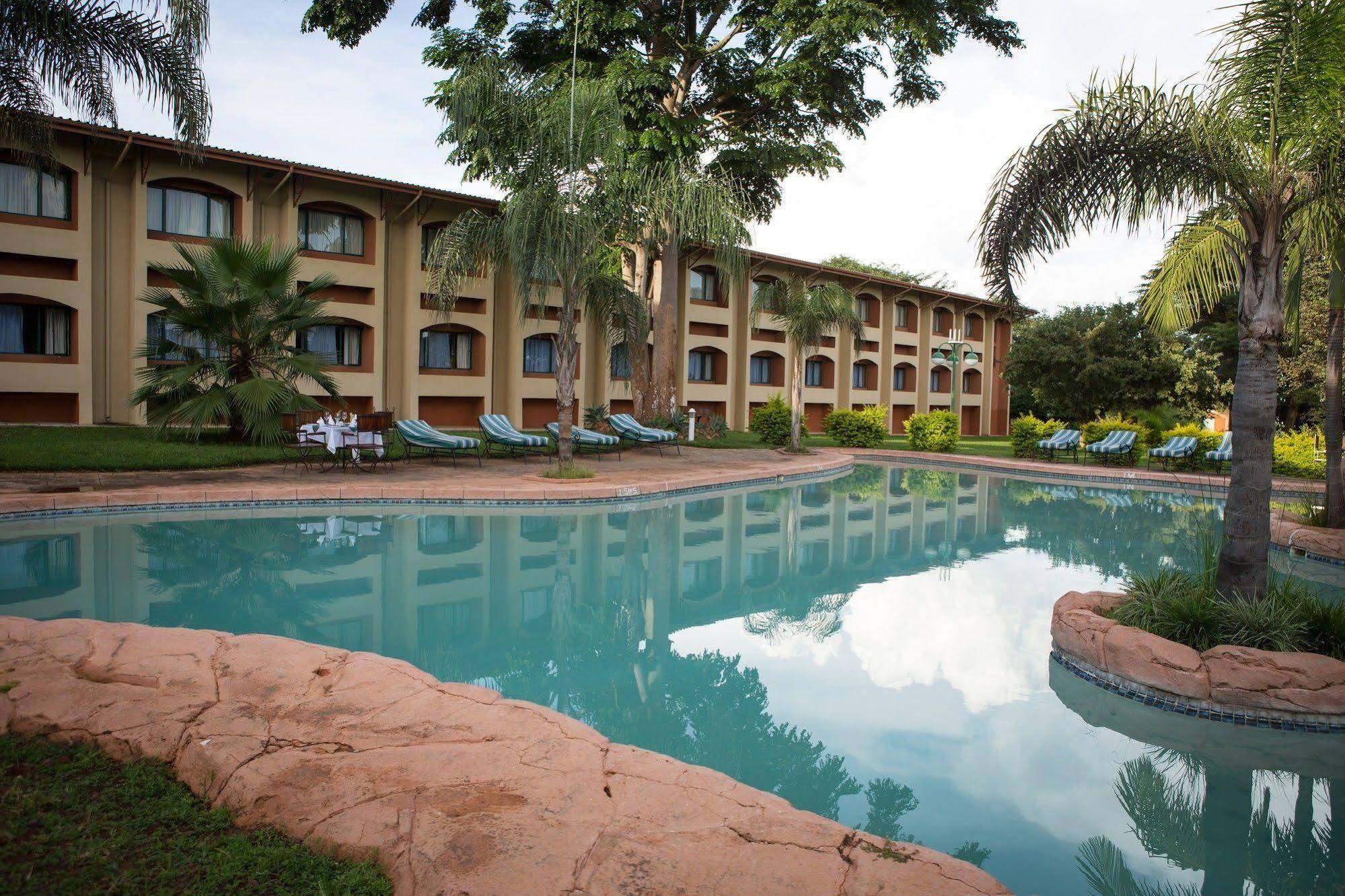 M'Kango Golfview Hotel Lusaka Bagian luar foto